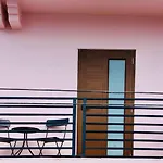Room 12 Sunlit Balcony Stay Near Calle Cerra