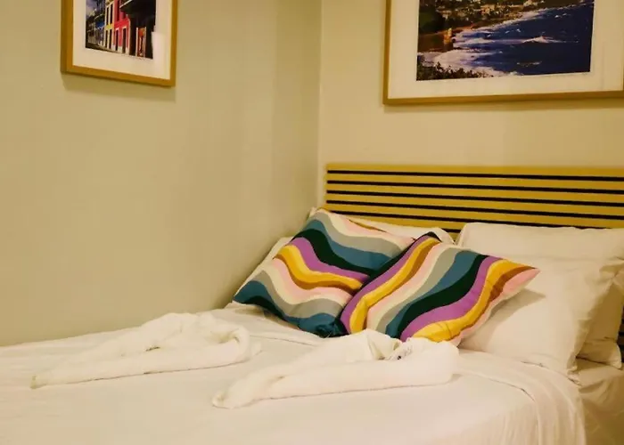 Room 12 Sunlit Balcony Stay Near Calle Cerra