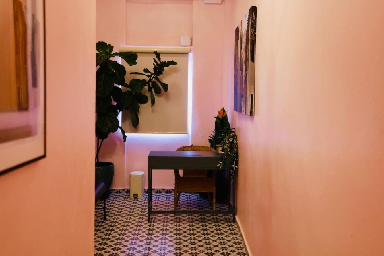 12 Sunlit Balcony Near Calle Cerra Hotel *