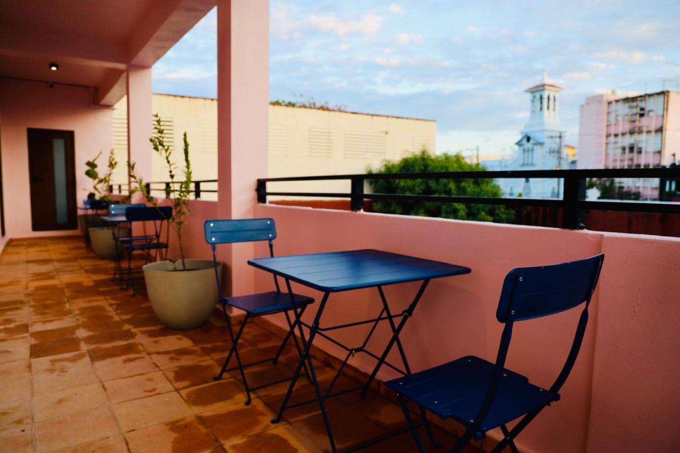 Hotel 12 Sunlit Balcony Near Calle Cerra